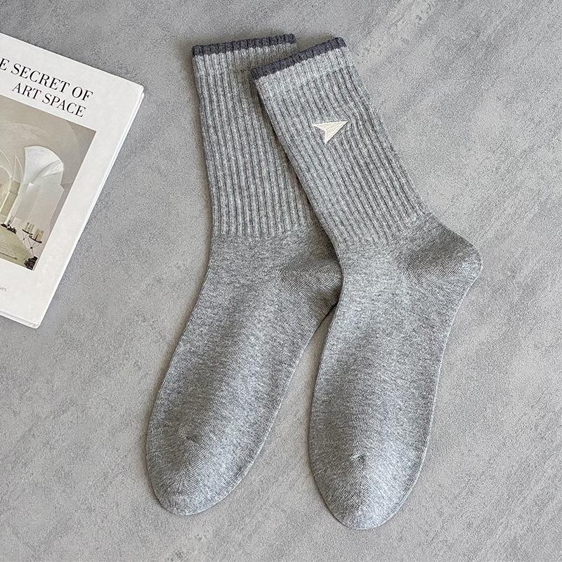 Herren Frühling und Herbst Gestreifte Stickerei Vielseitige Sport Schweißabsorbierend Nahtlose Tube Baumwollsocken