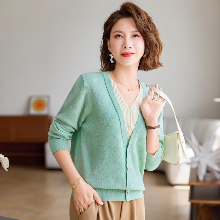 

Осень и Зима Новая Кофта с Длинным Рукавом и V-образным Вырезом для Повседневной Носки для Женщин Среднего и Пожилого Возраста, Имитация Двойки, Вязаный Свитер-Пуловер, Универсальный Топ 3XL светло-зеленый