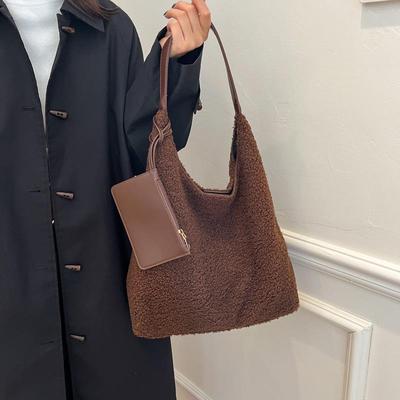 Korean Style Plush Tote: 2025 Winter Large Capacity Versatile Women's Shoulder/Crossbody Bag