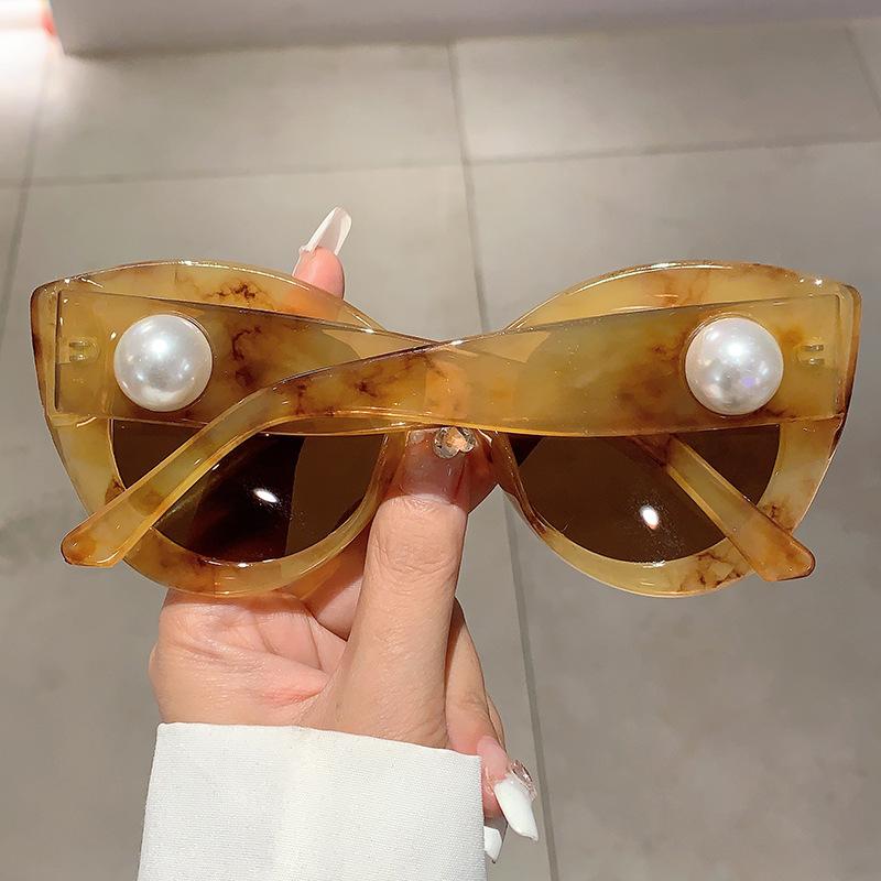 Populära Vintage Överdimensionerade Cat Eye Solglasögon Dam För Kvinnliga Solglasögon Punk Shades Lyxmärke Designer Pärlglasögon Uv