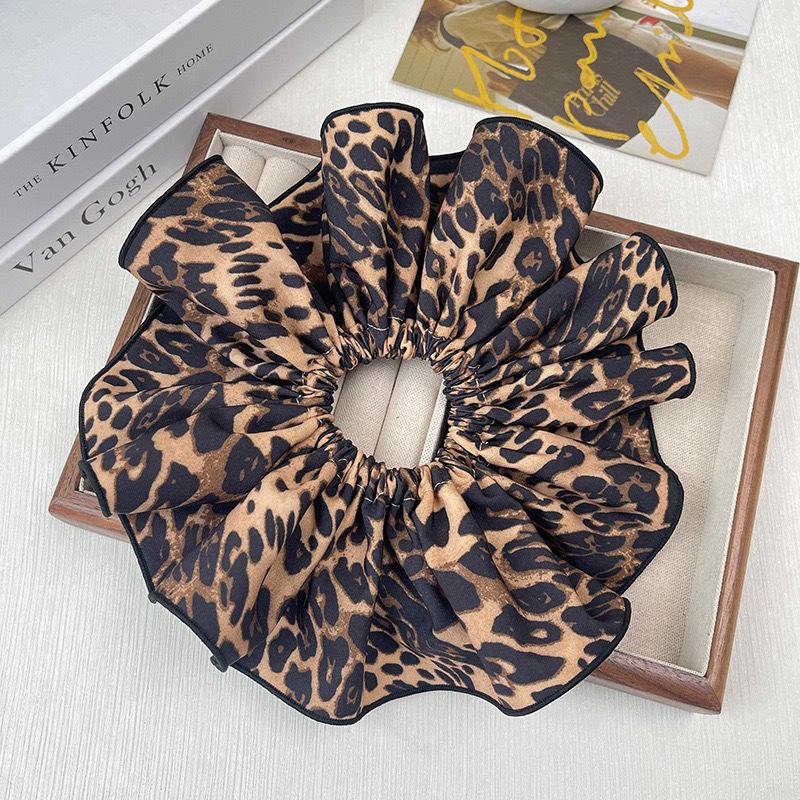 

Четырехслойная очень большая резинка-скранчи с леопардовым принтом в стиле Y2K - резинка для волос для пучка в стиле начала осени