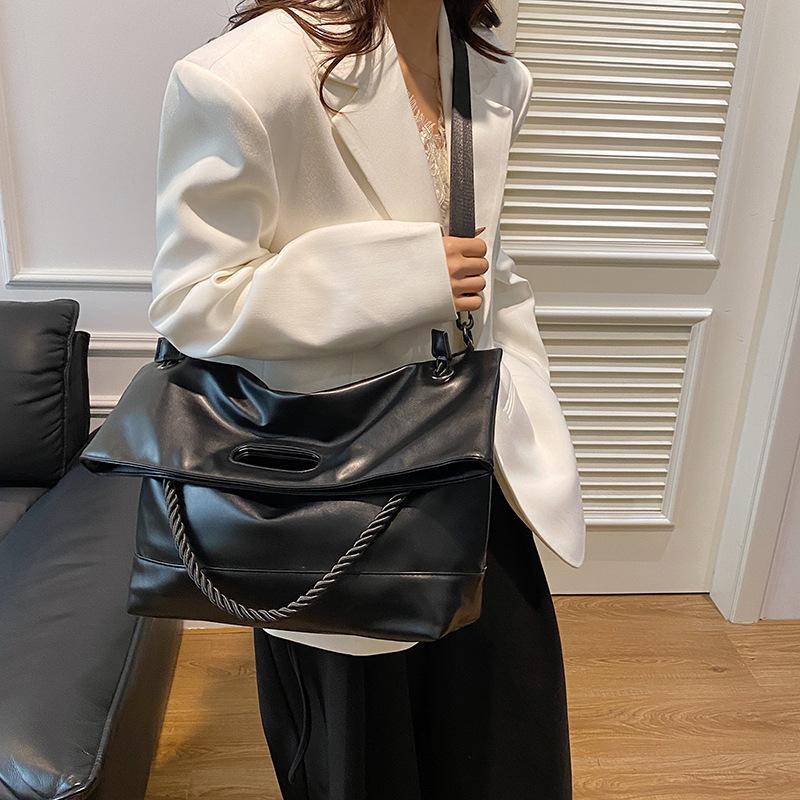 Retro Large-capacity Tote Bag Women's 2025 Autumn/winter New Commuter Shoulder Bag College Students Class Handheld Crossbody Bag