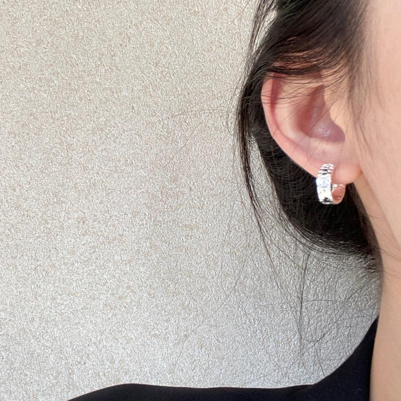 Vintage Scale-shaped Ear Ring, Small-scale, Unique Hammered Pattern, Delicate and Icy Ear Stud, Exquisite and Versatile Accessory
