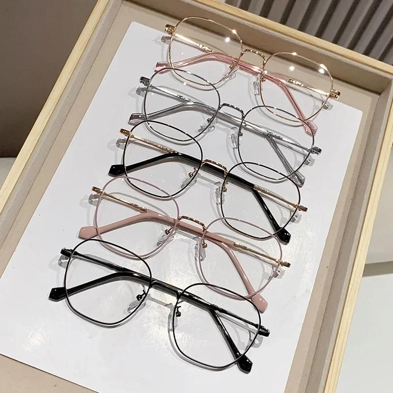 Photochrome Myopiebrille mit quadratischem Metallrahmen, großer Rahmen, Anti-Blaulicht-Farbwechselbrille, ultraleichte Nahsichtbrille