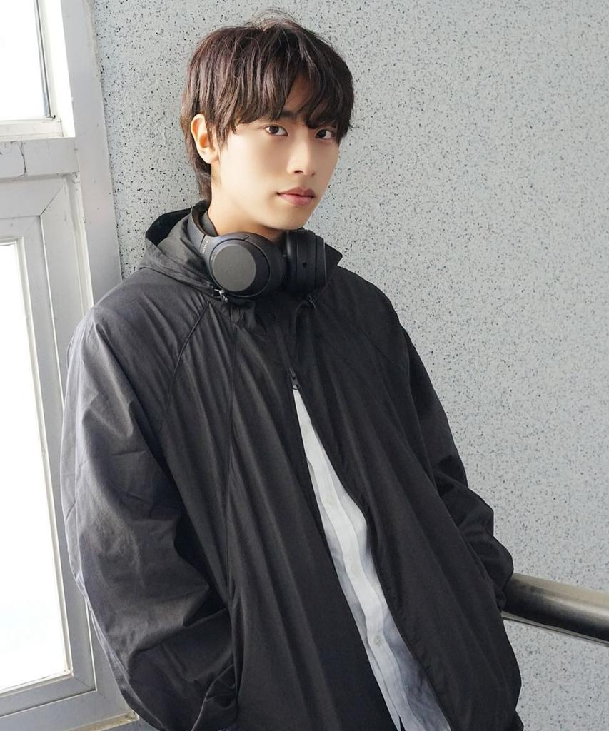 Urbandtype Airlight Raglan Windbreaker_Dark Gray
