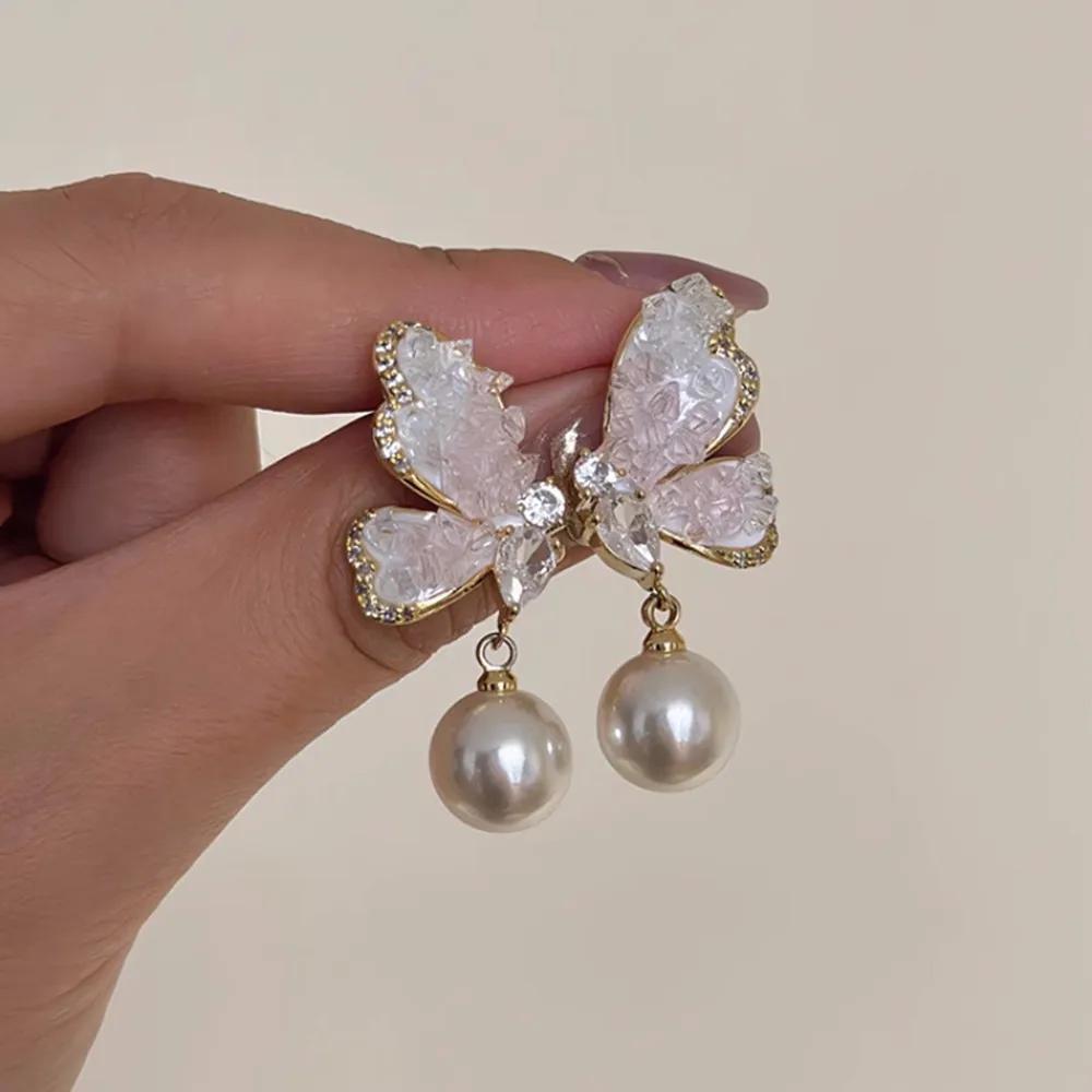 Crystal Butterfly Elegant Earrings, Women'S Fashionable And Versatile Pearl Earrings With Niche Design, Light Luxury And High-End Temperament Earrings