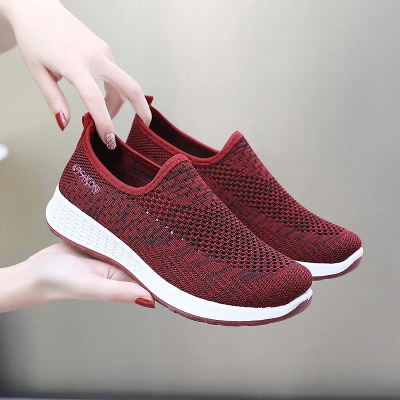 Mode Printemps et Automne Loisirs Respirant Chaussures pour Femmes 2024 Nouveaux Mocassins en Maille Vieillez Pékin Décolleté Chaussures en Tissu