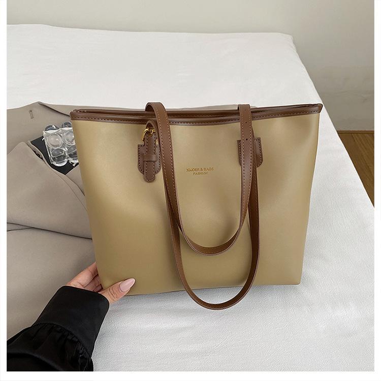 

Сумки Жіночі 2025 Осінь та Зима Нова Сумка через Плече Велика Місткість Сумка-Тоут для Поїздок Корейська Версія Преміальна Універсальна Квадратна Сумка хакі