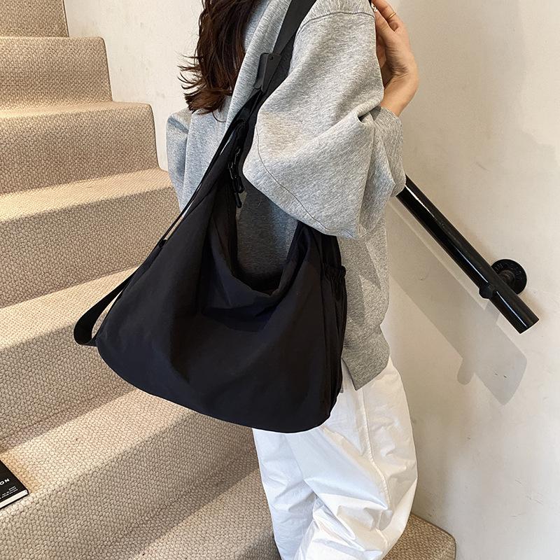 Japanese Waterproof Nylon Cloth Casual Shoulder Cloth Bag Female Design Sense Niche Retro Large Capacity Commuter Mailman Big Bag
