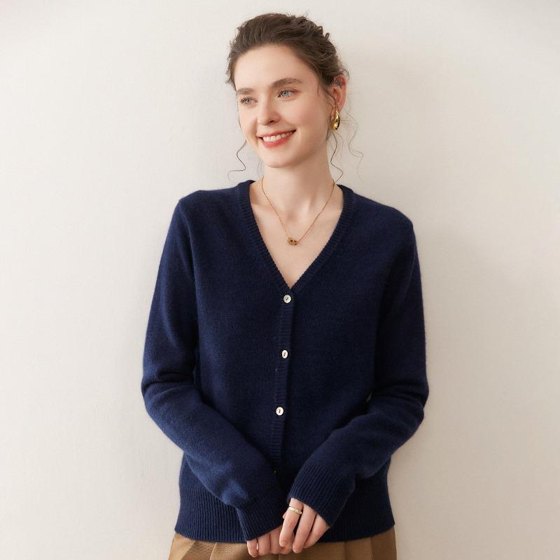 Herbst neuer Kragen gestrickte kleine Strickjacke Damenpullover High-End dicker Boden gestrickte Pulloverjacke