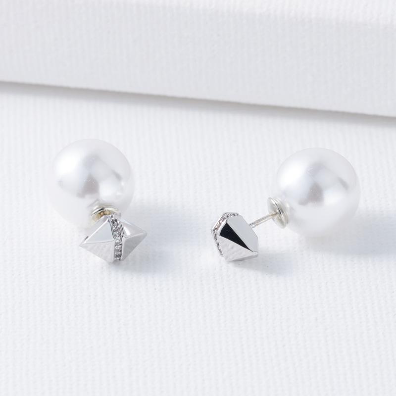 

Корейская версия сережек-гвоздиков с жемчугом для женщин высокого класса, размер два, модные серьги с микро-инкрустацией цирконием, новые модели 2025 года