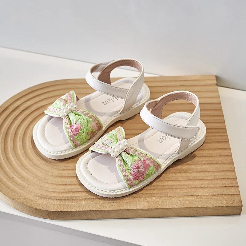 

Детские туфли принцессы на мягкой подошве 2024 Лето Новые сандалии для девочек с вышитым бантом Модная универсальная пляжная обувь для девочек для отпуска 23 бежевый