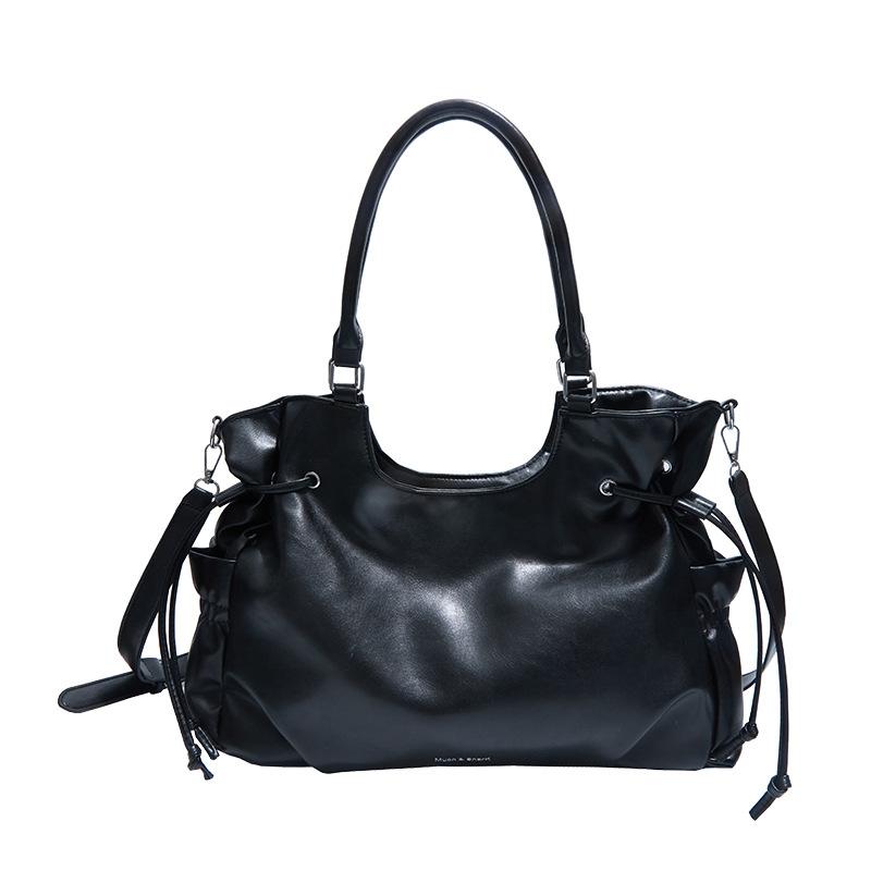 

Korean fashion tote bag women s bag large capacity new niche foreign style versatile small bag simple shoulder messenger bag no pendant чорний