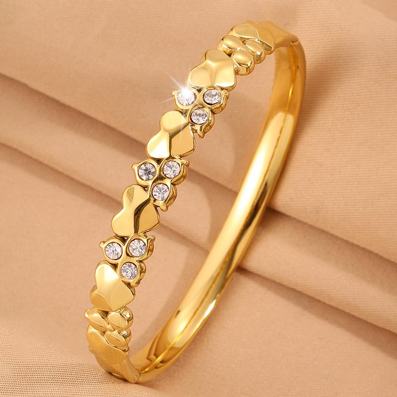 European and American Light Luxury Elegant Buckle Open Bracelet for Loving Women
