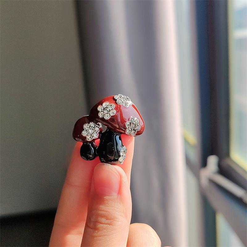 Luxuriöse Exquisite Pilzbrosche Niedliche Cartoon-Pilzbroschen für Damen Herren Rucksackdekoration Bekleidungsaccessoires Geschenke