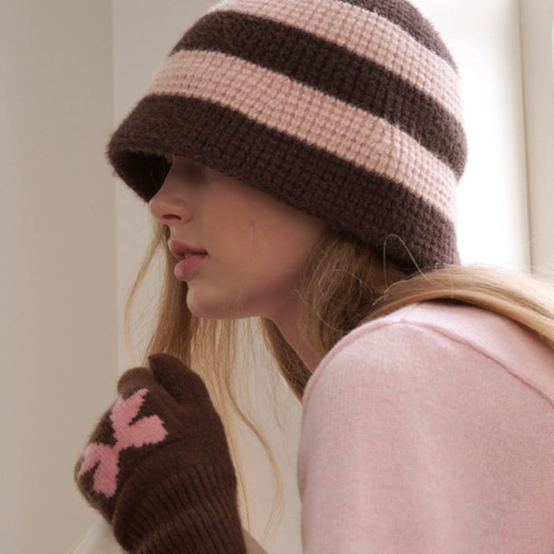 

ALLINCOMPLETE Stripe Fuzzy Bucket Hat (2 Colors) Navy & Sky Blue (Stripe Fuzzy)