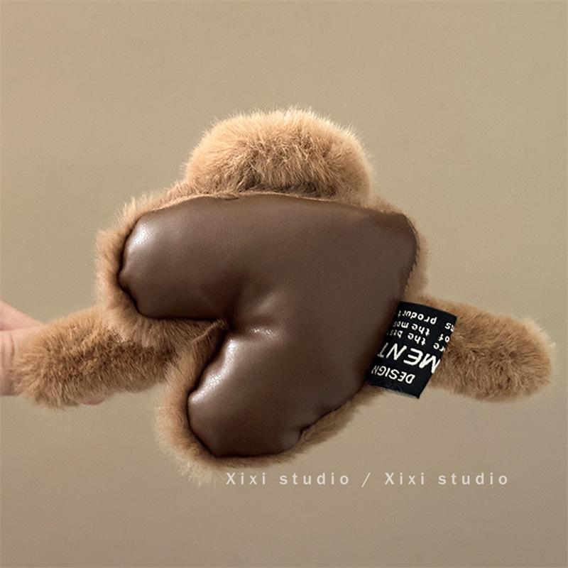 

2025 Love Extra Large 15CM Plush Claw Clip: Updo Shark Hair Volume Clip for Christmas & New Year