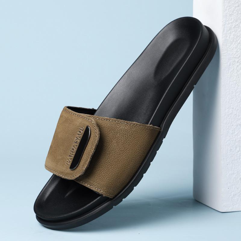 Sommer neue Oberbekleidung Leder Ein-Wort-Schlappen Herren Klett-Sandalen rutschfest desodorierend Lederpantoffeln Herren Strandschuhe