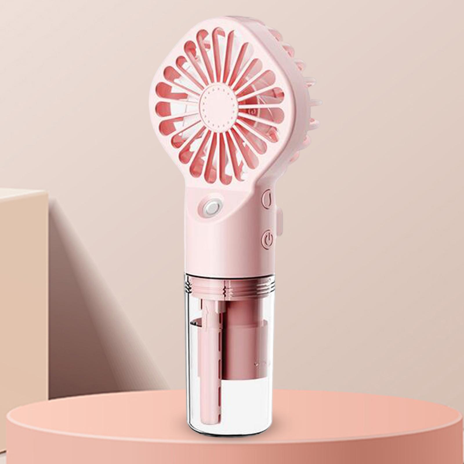 

Портативный вентилятор для распыления воды, мини-вентилятор для охлаждения, 4 регулируемые скорости, персональный вентилятор для распыления воды, перезаряжаемый для путешествий, кемпинга розовый