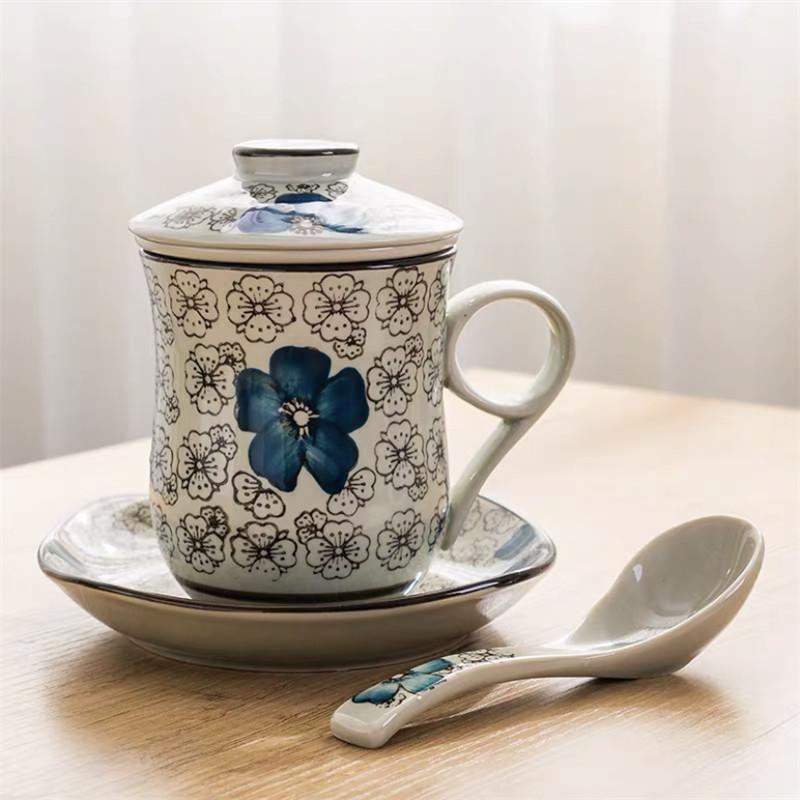 Modrobílý porcelánový šálek na čaj Keramický ručně malovaný Retro hrnek s oddělovačem na vodu a víčkem s filtrem Kancelářské šálky na čaj Nápojové nádobí