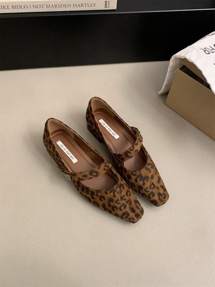 

Foreign style small square head shallow mouth single shoes women s spring and autumn new French evening breeze retro commuter thick heel Mary Jane sm 39 цветной печати леопарда