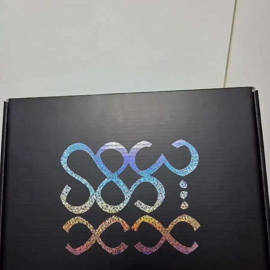 BIGBANG 20th Anniversary Exhibition Hologram T-shirt