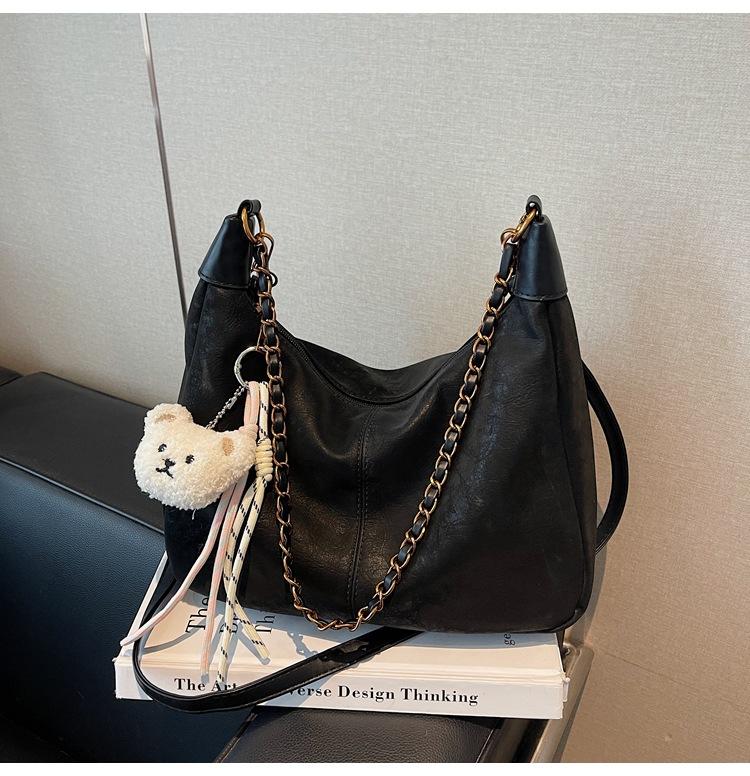 Large capacity versatile commuter messenger bag women's 2025 new fashion retro tote bag matte texture shoulder