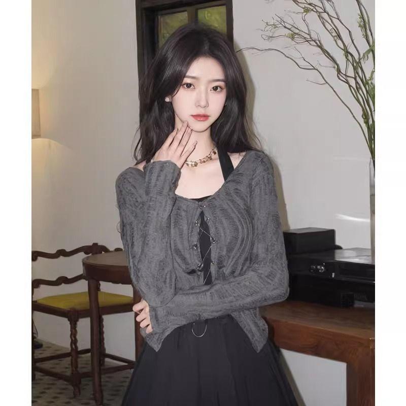 

Influencer Picks Fashion Waste Soil Wind Fake Two-Piece Halterneck Strap Two-Piece Suit Slim Fit Long-Sleeved T-shirt Short Tops Women