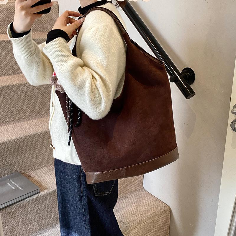 

Leisure commuting large-capacity bag women s 2025 new popular leopard print shoulder bag portable tote bag 43*13.5*43