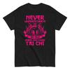 Unterschätzen Sie niemals eine alte Frau, die Tai Chi kann T-Shirt Kampfkünste