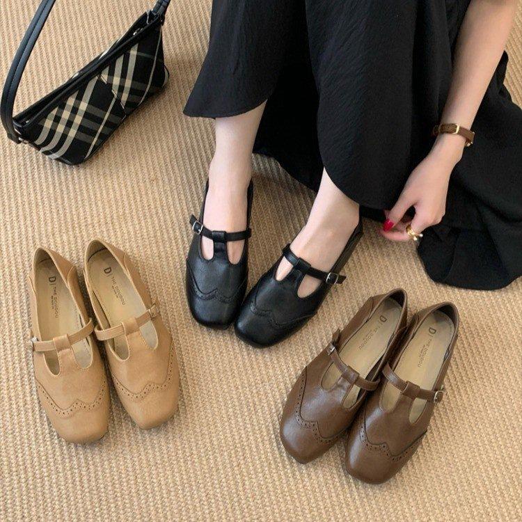 Retro flat-soled T-buckle single shoes New small leather shoes British style engraved Mary Jane shoes