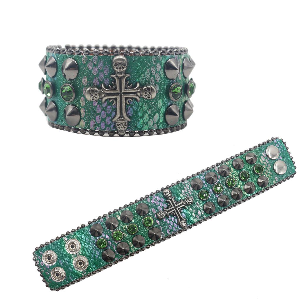 Amerikanisches Strassnietenarmband, Punk Gothic Personalisierter Schmuck mit Kreuzverzierungen