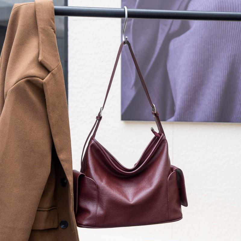 

Женская сумка-тоут кроссбоди из кожи растительного дубления - Мягкая, высококачественная коровья кожа, Большая вместимость, Дизайн под мышкой 35*12*26 cm вино красного