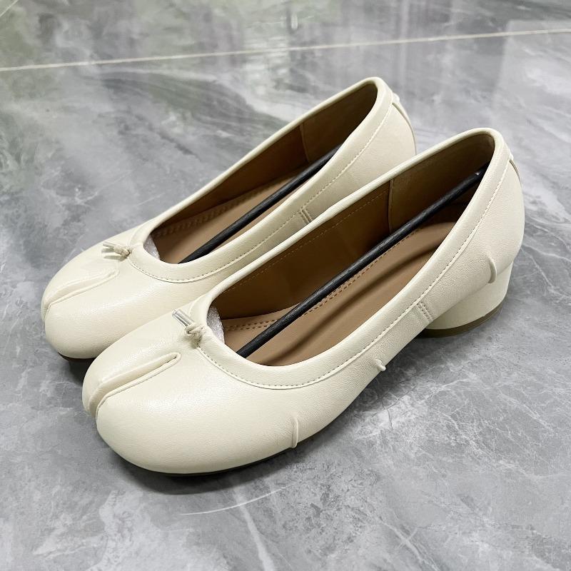 Mary Jane split-toed shoes women's new thick heel fashion simple retro pleated shoes ballet single shoes