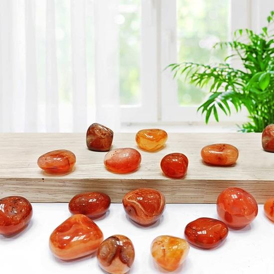 1 Pcs Reiki Healing Crystal Single Tumble Stone Raw Red Carnelian Tumble Gemstone Pebble for Aquarium Home Decorative Garden Table Vastu Correction