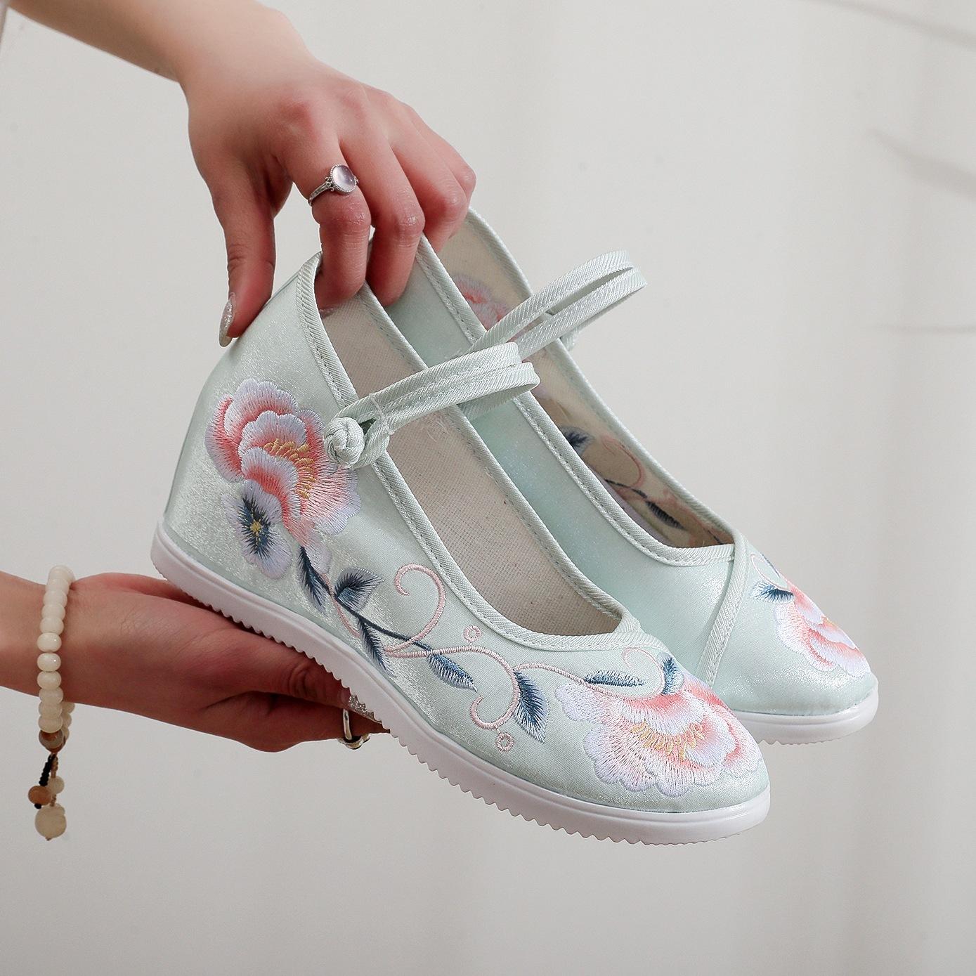 

[Первый снег] 2025 Весна Новые Старые пекинские тканевые туфли Женские Увеличение внутренней высоты Новые китайские вышитые туфли Антикварные туфли для ханьфу 37 светло-синий