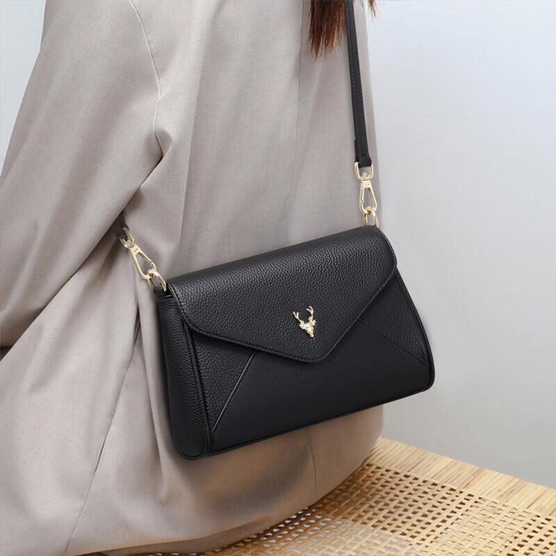 

Сумка женская сумка 2025 новая сумка-мессенджер из коровьей кожи женская сумка на плечо маленькая квадратная сумка подарок на день рождения чёрный