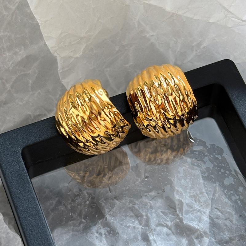 Retro High-End Textured Irregular Design Earrings for Fashionable Commuters