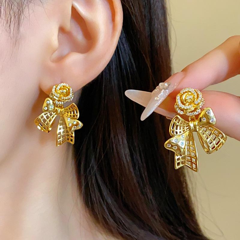 

Silver Needle Zircon Bow Cutout Earrings - Luxury Fashion Studs