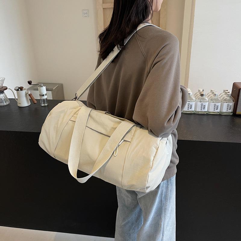 2025 New Japanese Women's Sports Yoga Bag Casual and Lightweight Shoulder Portable Messenger Bag Cylinder Bag Large Capacity