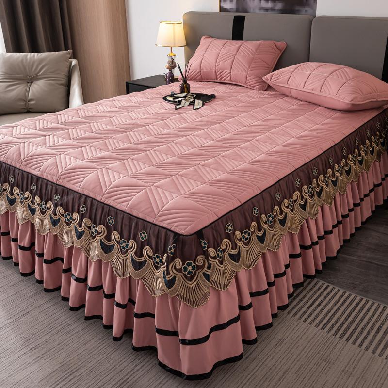 Elegantní prošívaná zesílená sukně na postel Třídílná sada King Queen Size Přehoz Protiskluzový povlak na postel s povlakem na polštář