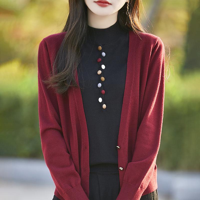 Spring and Autumn's New Semi-high Round-neck Long-sleeved, Color-blocking Design, Versatile Faux Two-piece Knitted Sweater