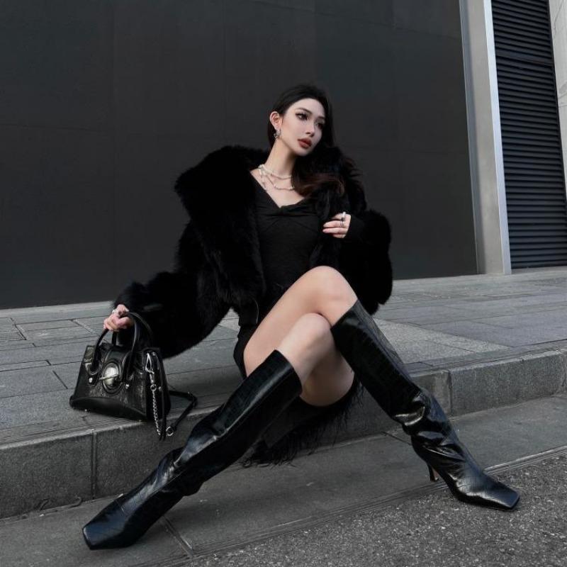 Song Xixi's New Knee Boots, Crocodile Pattern, Thin White Square Head High Boots, High Heel Boots.