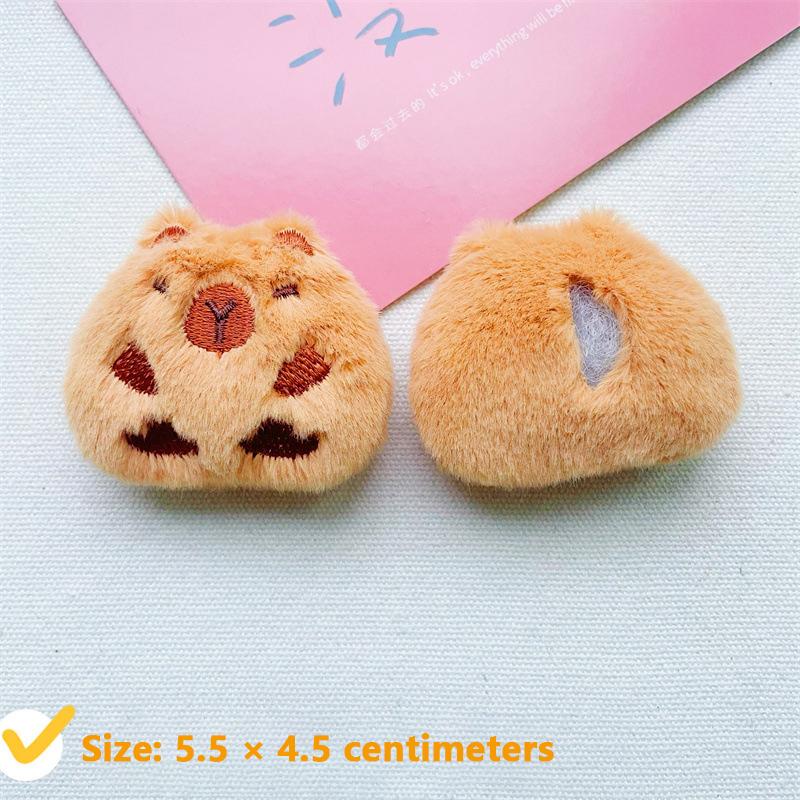 Kreativní měkké vycpané zvířátko kapybara plyšová brož Hračka kreslená postavička Roztomilá brož taška na zavěšení příslušenství