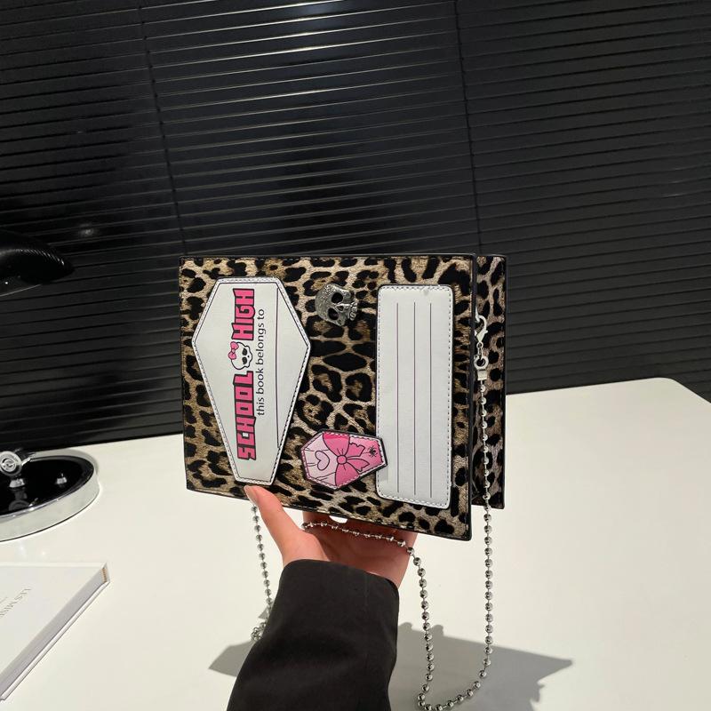 

New fashion punk handbag chain small square bag commuter messenger women s bag large capacity shoulder bag цветной печати леопарда
