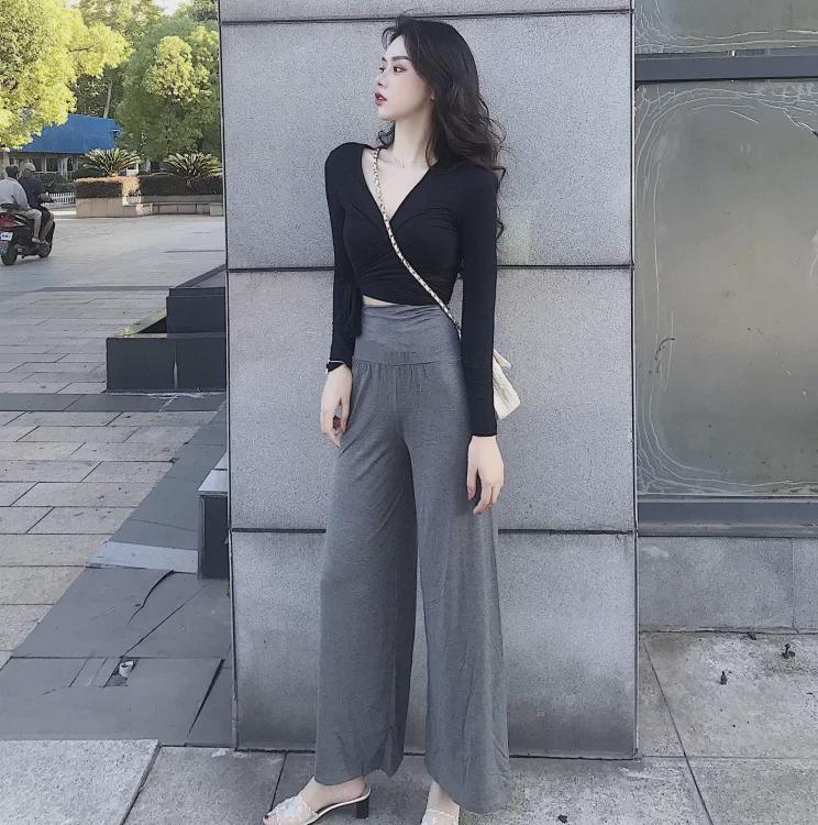 Dámský šněrovací top s výstřihem do V, slim fit, s dlouhým rukávem a odhaleným břichem