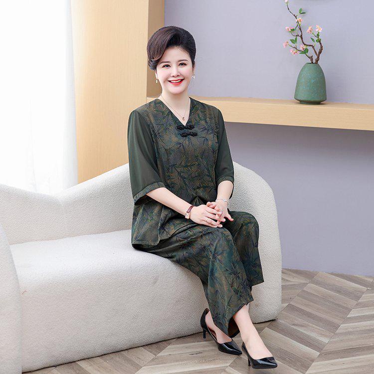 Women's Plus Size Summer Two-Piece T-Shirt Set for Middle-Aged and Elderly - Short-Sleeved, Loose Fit