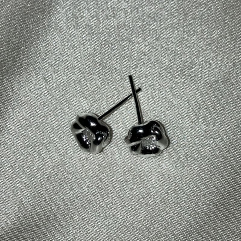 fillow crispate earring