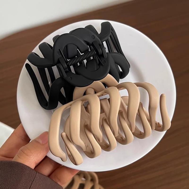 

Большая ретро-заколка для волос в виде тыквы: Дизайн «Акула» с несколькими зажимами для объема и стиля чёрный