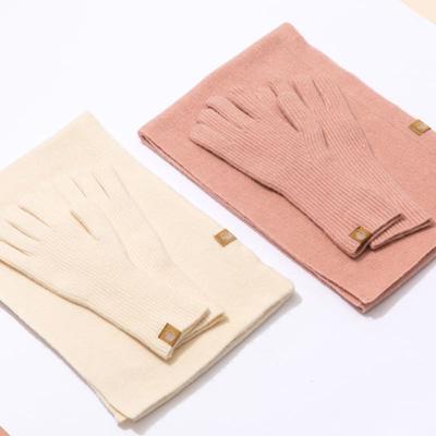 Kopfbedeckungen – Sets aus Schals, Mützen & Handschuhen